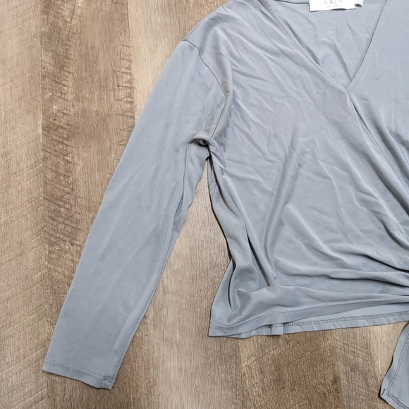 ASTR the label Blue Gray Long Sleeve Front Knot Top - Picture 4 of 7